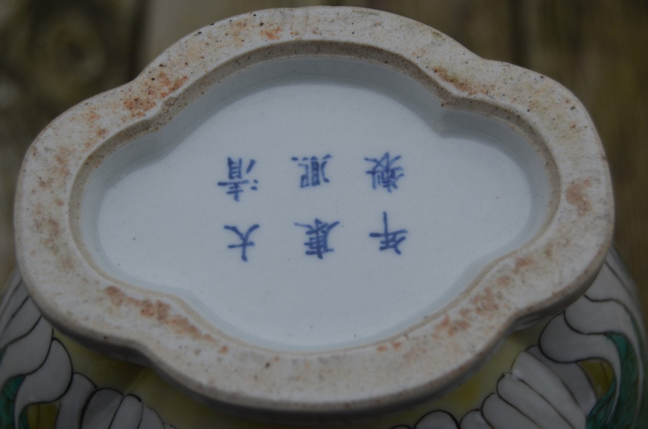 Fraaie Chinese vaas, gesigneerd, decor van Chinese kool