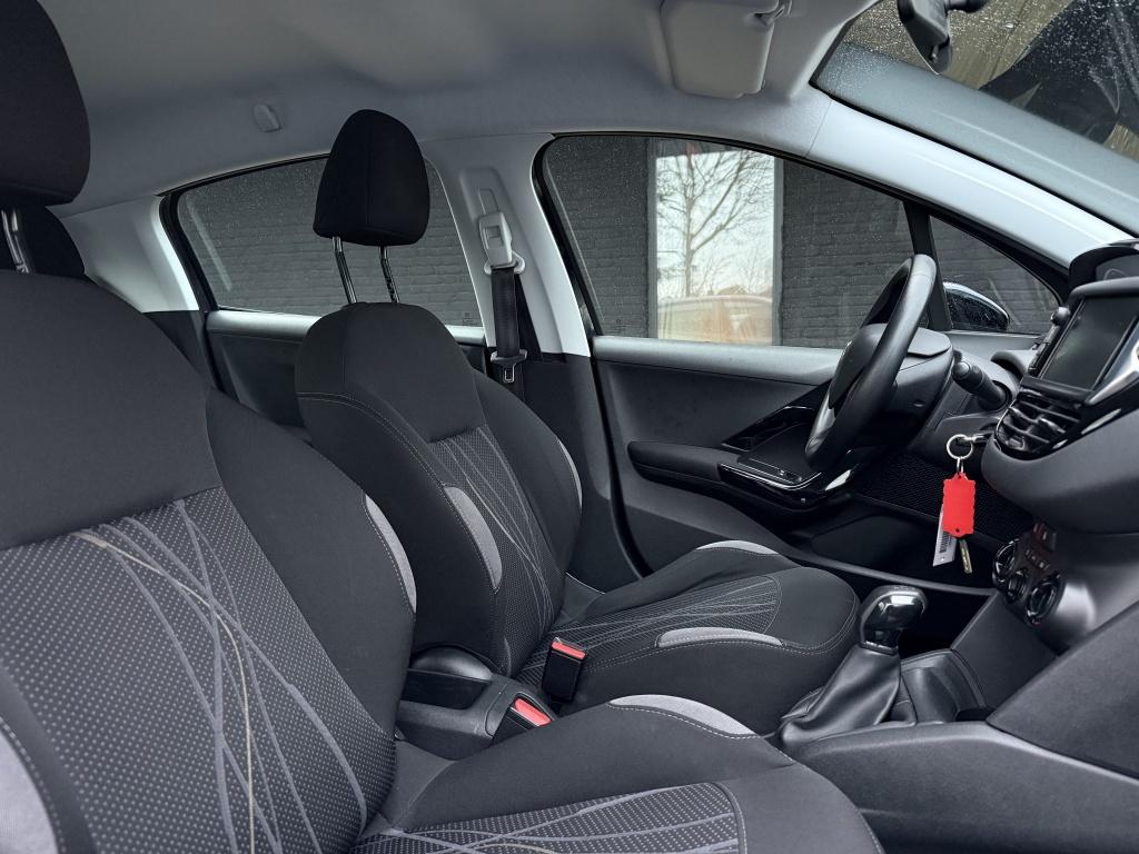 Peugeot 208 1.2 vti envy