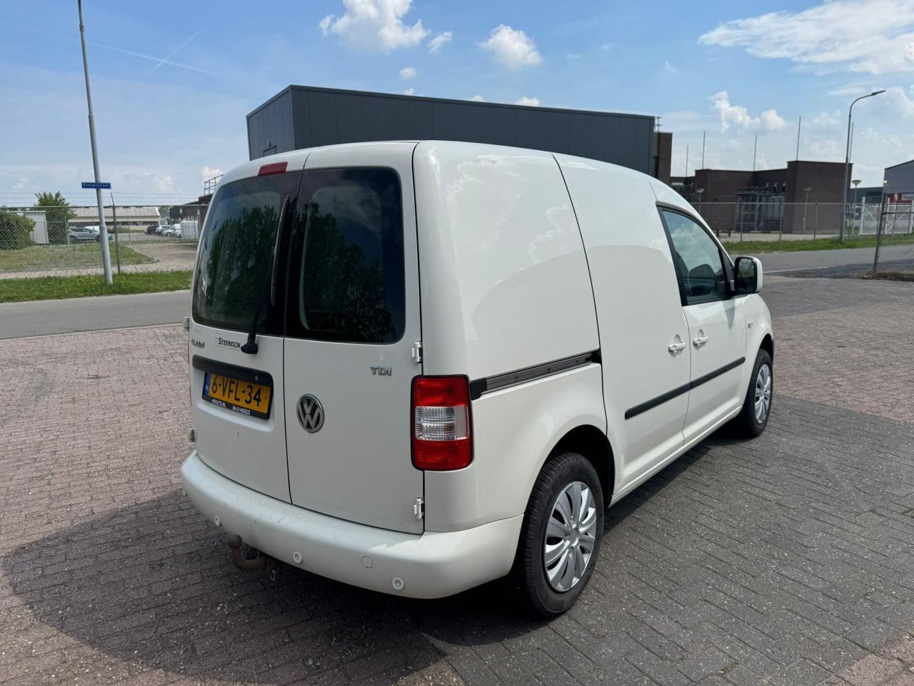 Vw caddy bj 2009 2450 euro