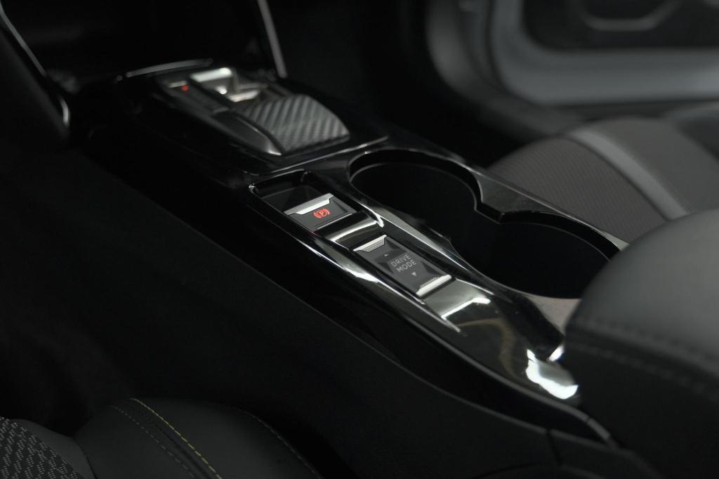 Peugeot 2008 puretech 130 eat8 gt | camera | apple carplay | parkeersensore