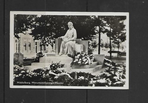 Ansichtkaart  Middelburg   monument  koningin  moeder