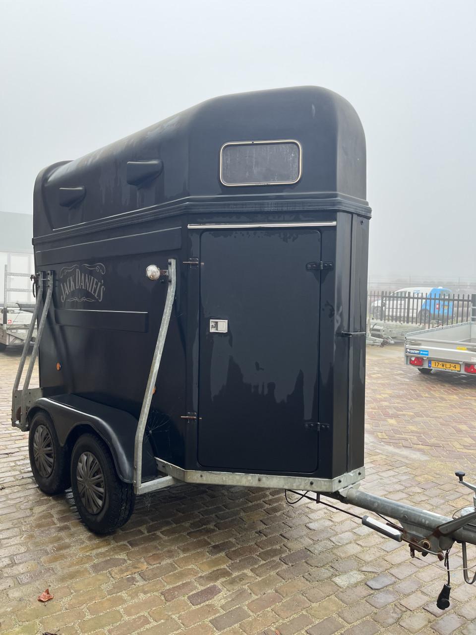 Vijfsterren 1300 paardentrailer 1,5 paards opknapper