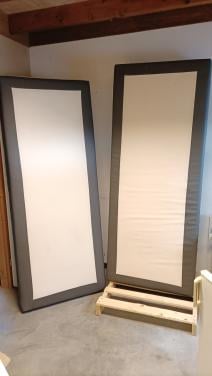 2 x onderstel boxspring (dus geen matrassen). Ongeveer 3 jaar oud. 80x200cm