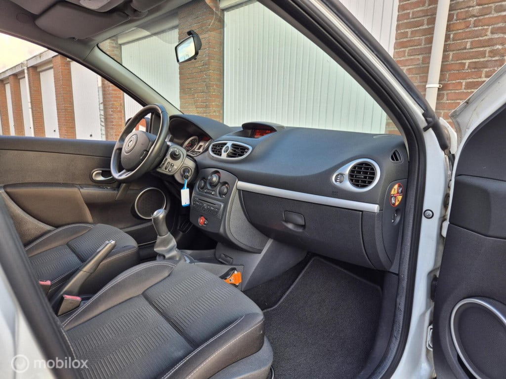 Renault Clio 1.2 authentique/ origineel nl / 5-deurs / cruisecontrol