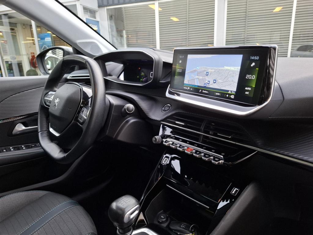 Peugeot 208 1.2 100 allure pano/clima/nav/cam