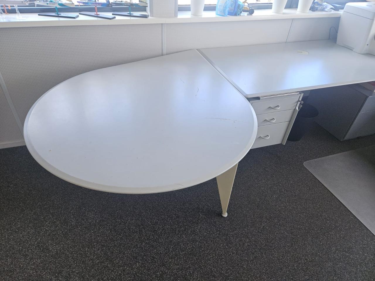 Kantoormeubelen bureau, ladekast, kast