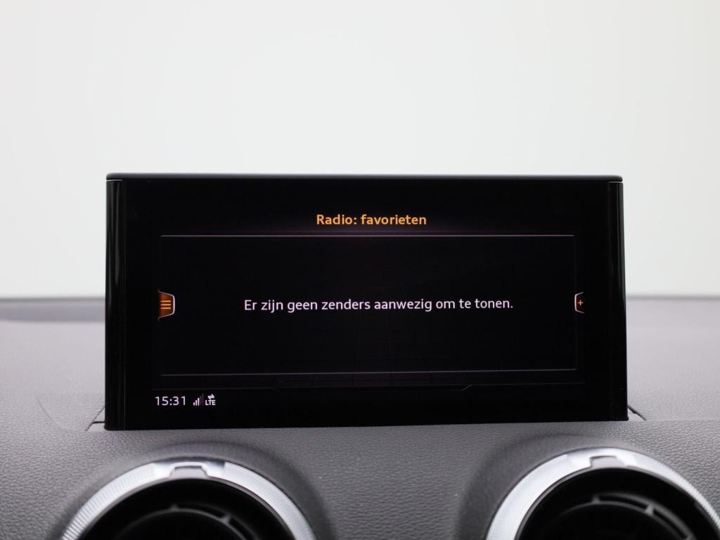 Audi Q2 35 tfsi pro line | panoramadak | stoelverwarming | leder | camera |