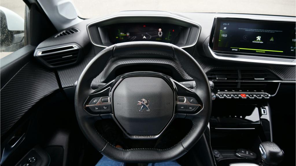 Peugeot 208 1.2 puretech allure pack rijklaar incl garantie