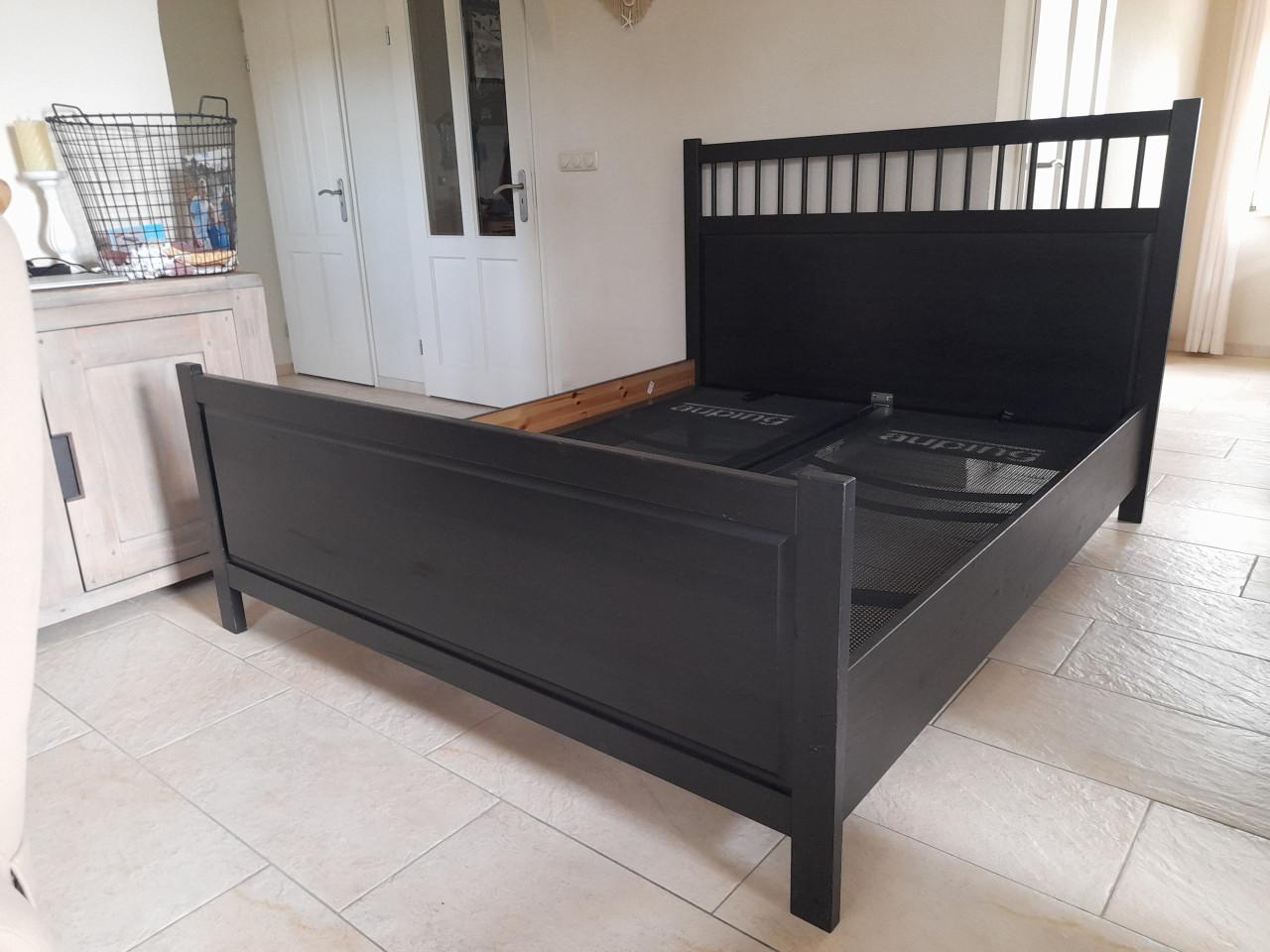 2 Persoons bed met verstelbare Auping bodems 160 x 200 (in goede staat )