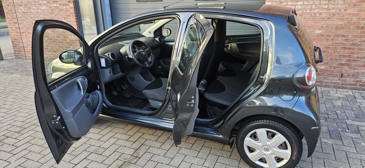 Zuinige TOYOTA AYGO Comfort 5drs NL AUTO / NAP / 78.111 km !!