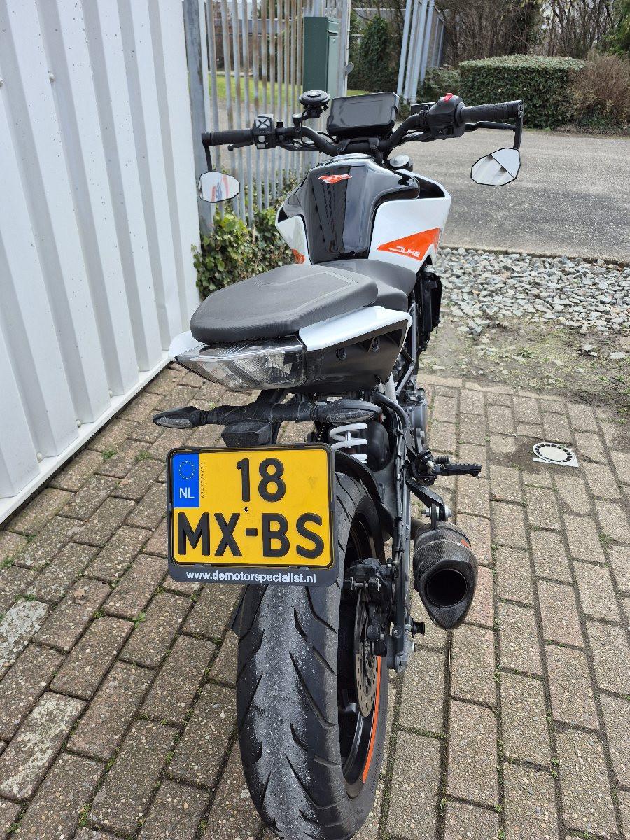 KTM Duke 390 uit 2025. stoere naked bike