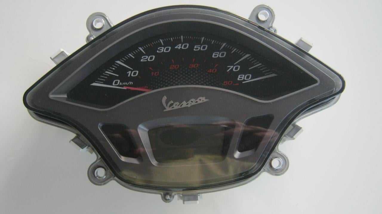 Z.G.A.N VESPA SPRINT IGET KM TELLER MET 750 KM ER OP 50 EURO