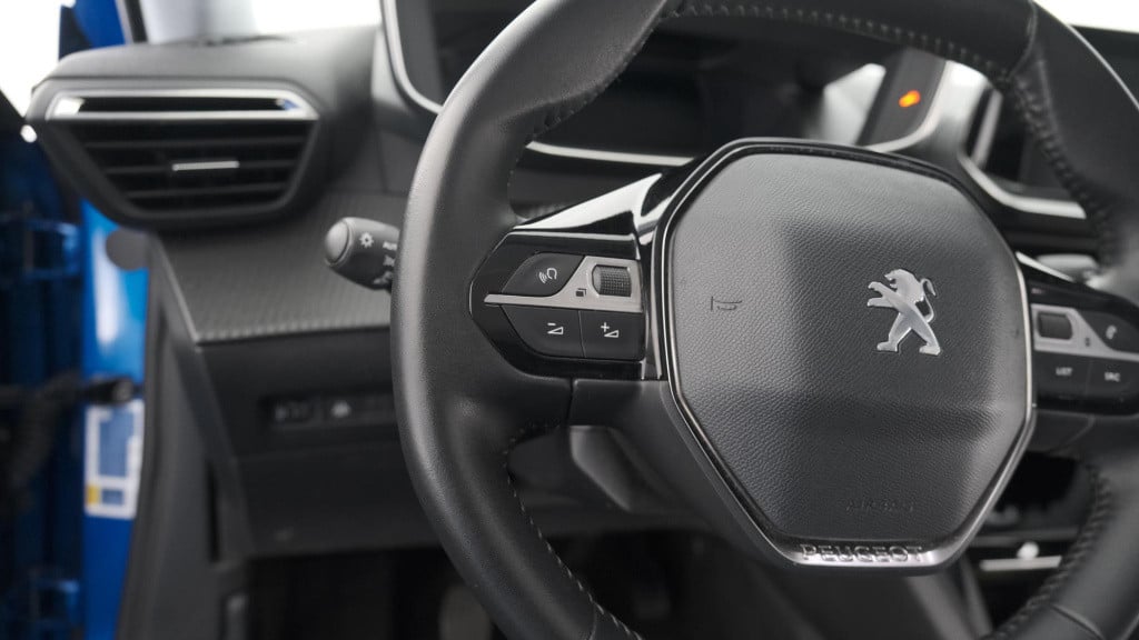 Peugeot 2008 puretech 130 allure | trekhaak | camera | apple carplay | stoe