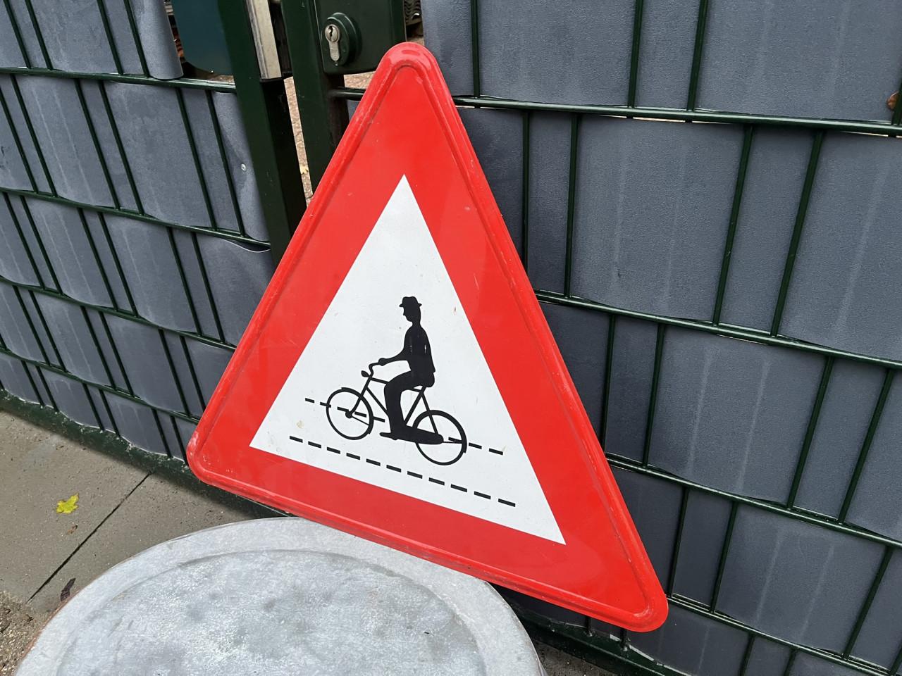 2 Verkeersborden, metaal, antiek