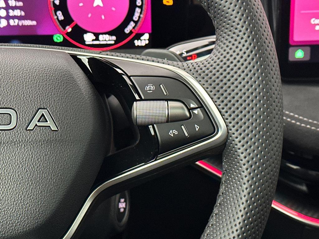 Skoda Superb sportline business 1.5 tsi phev 150 kw / 204 pk co