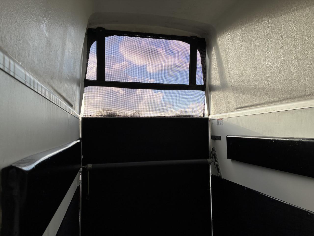 Hoge 1,5 paards Humbaur Single met alubicomp bodem b.j. 2016