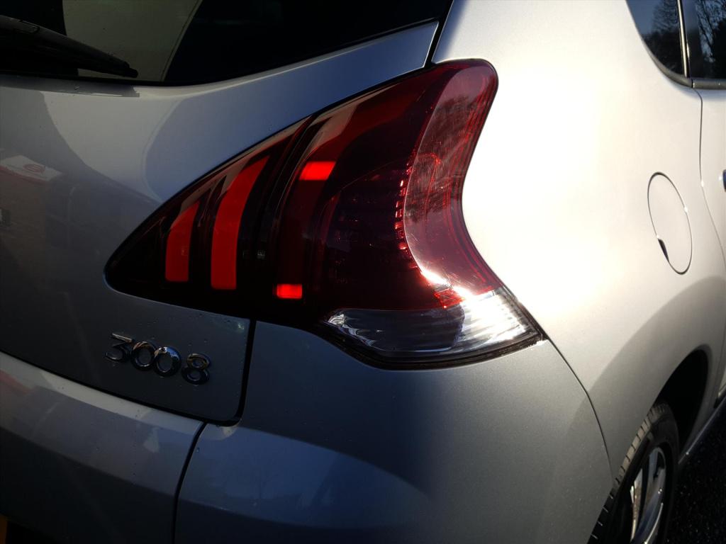 Peugeot 3008 style 1.2pt-130pk trekhaak | navigatie | cruise & climate cont