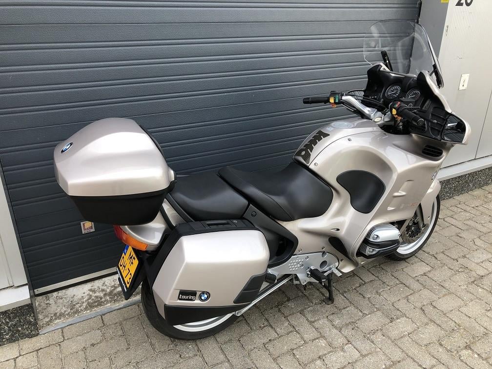 In nieuwstaat zijnde BMW R1100RT uit 2001 met slechts 59dkm, €1995,-