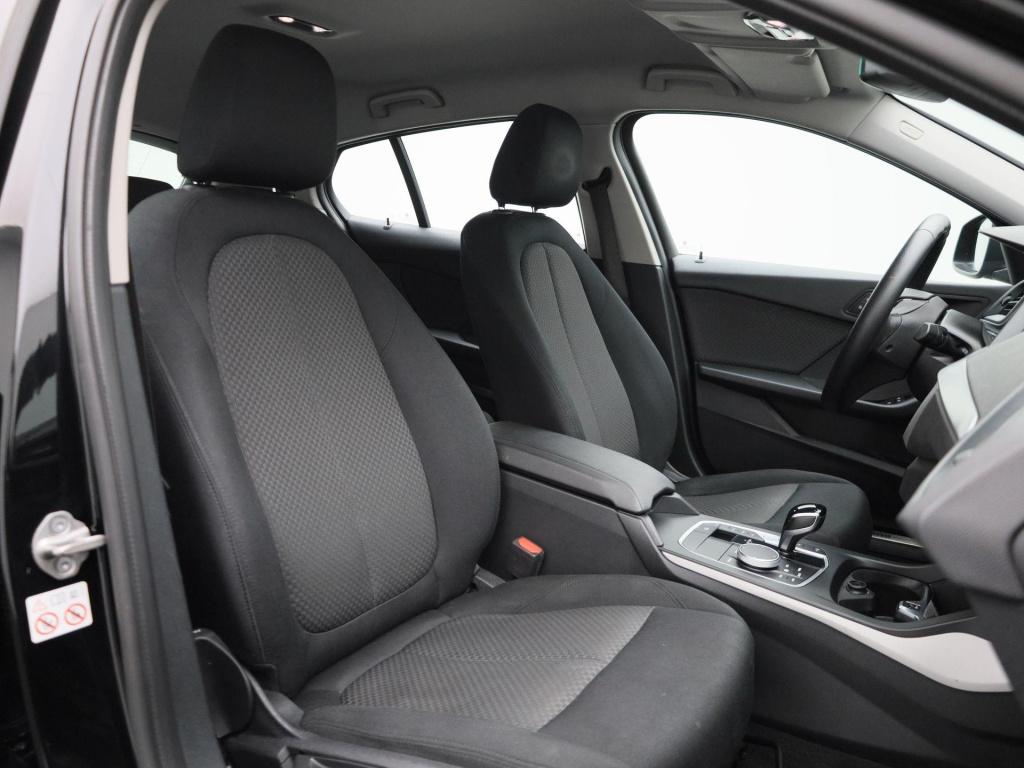 BMW 1 Serie 116i executive | automaat | parkeer sensoren | navigatie | virt