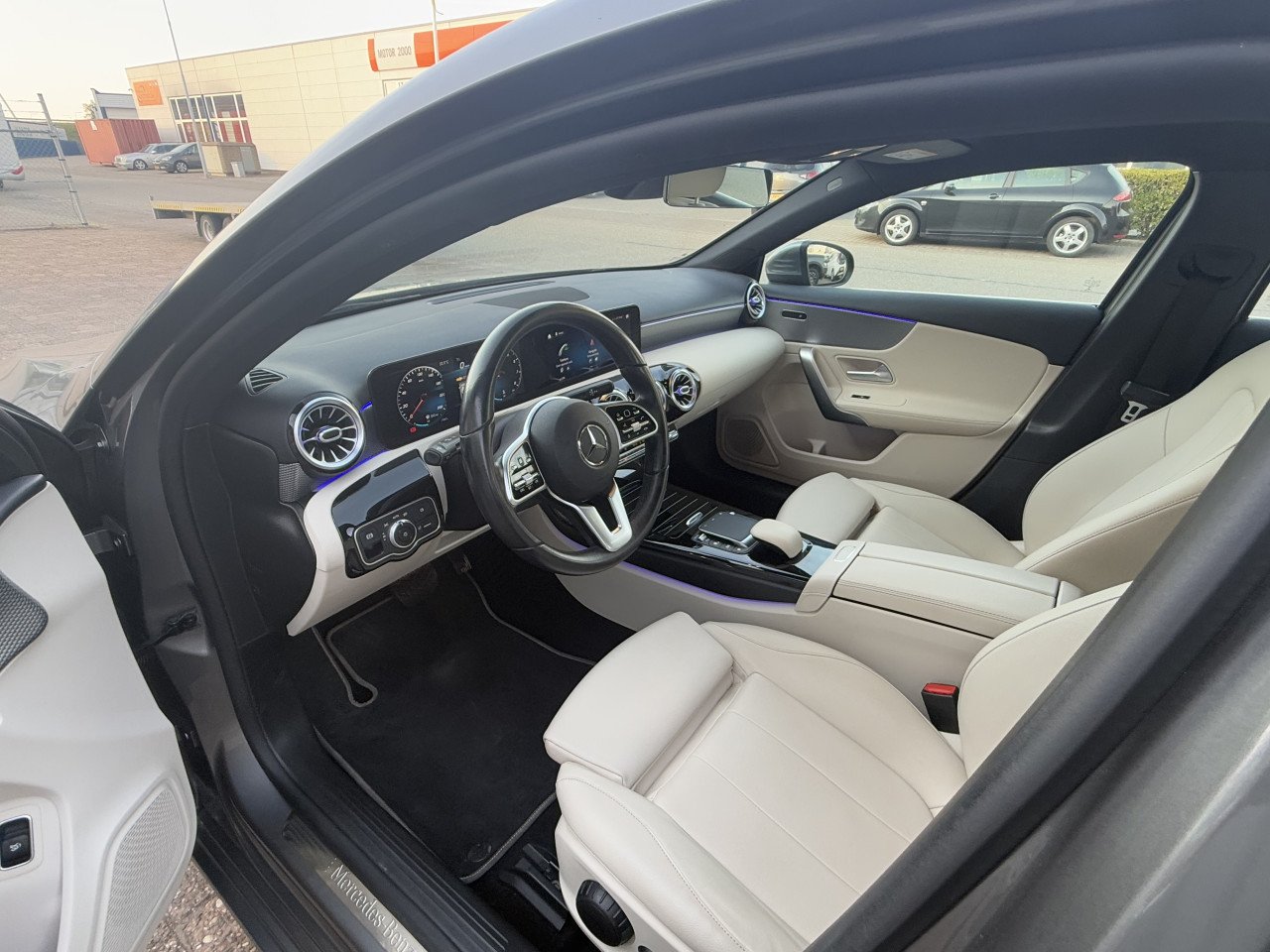 Mercedes-Benz A-klasse - 180 Business Solution Luxury | Wit Leder | Sfeer