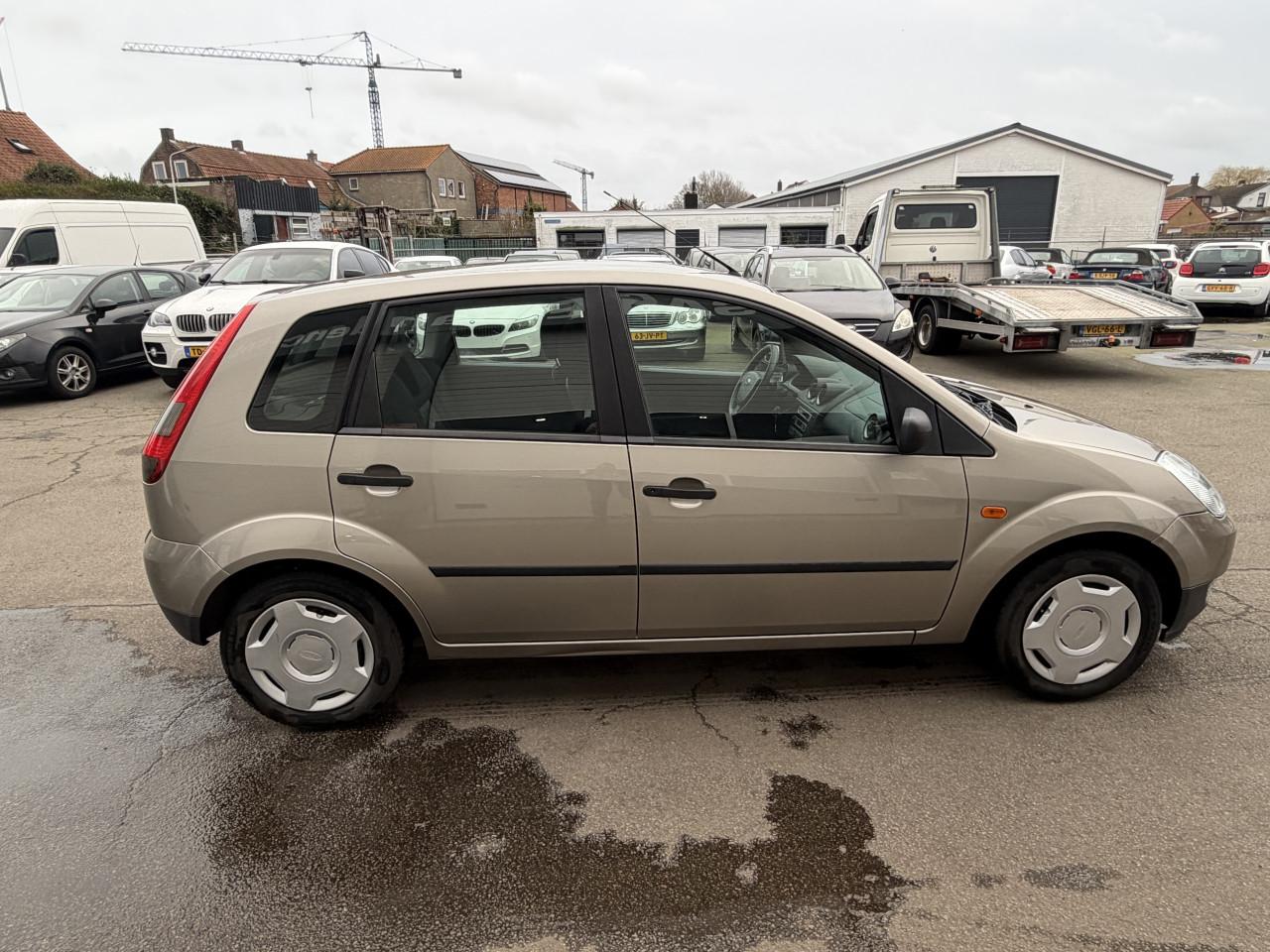 Ford Fiesta 1.3i Ambiente 5 deus ! ! !
