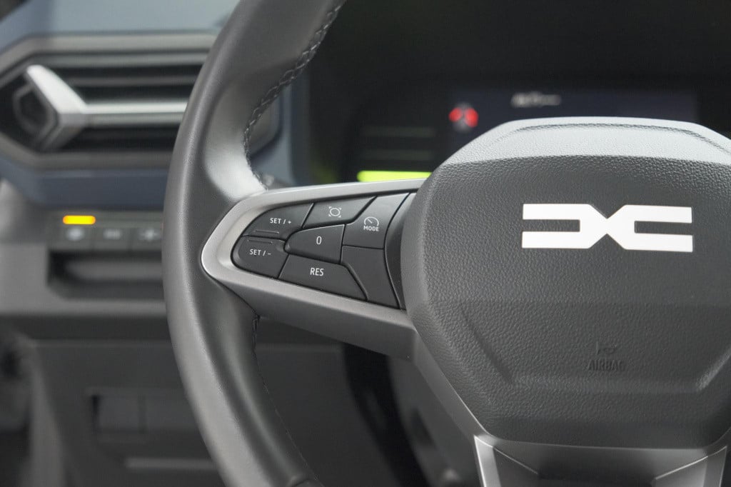 Dacia Duster mild hybrid 130 expression | camera | stoelverwarming | apple