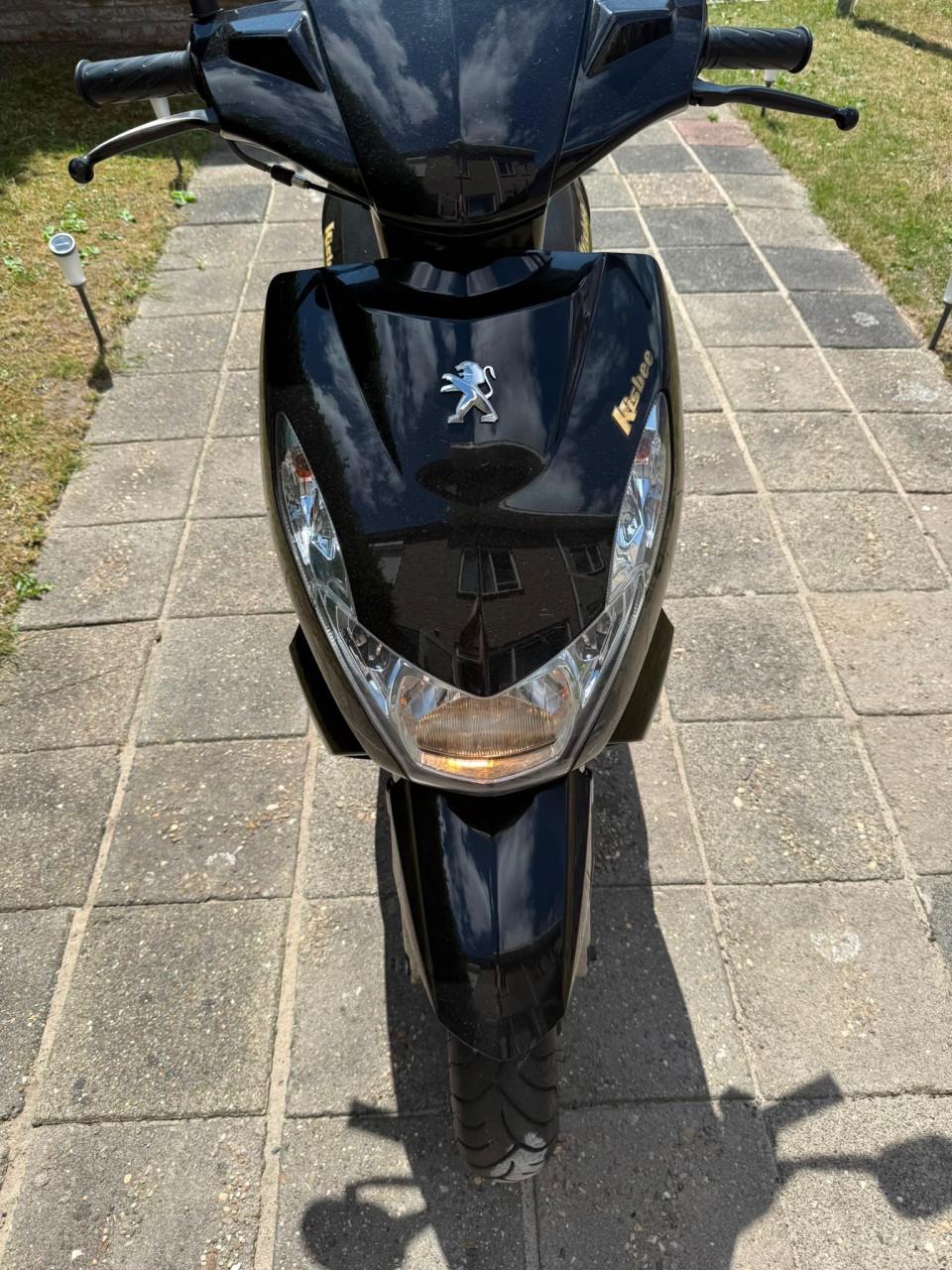 Peugeot Kisbee Scooter - lees tekst !