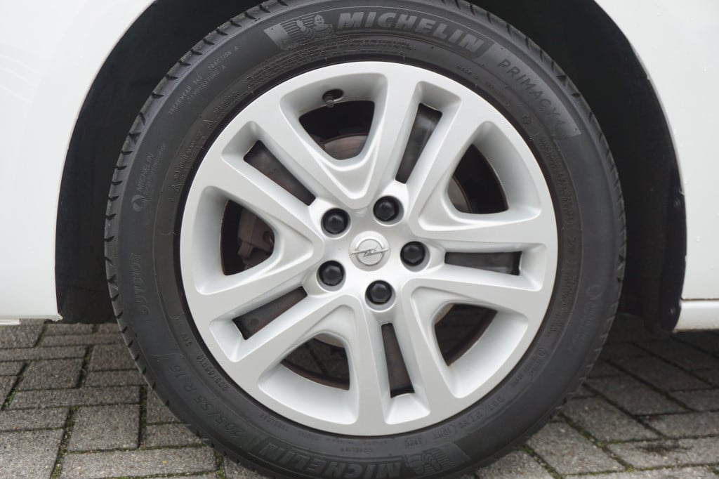 Opel Astra sports tourer 1.6 cdti online edition airco / cruise / navi / el