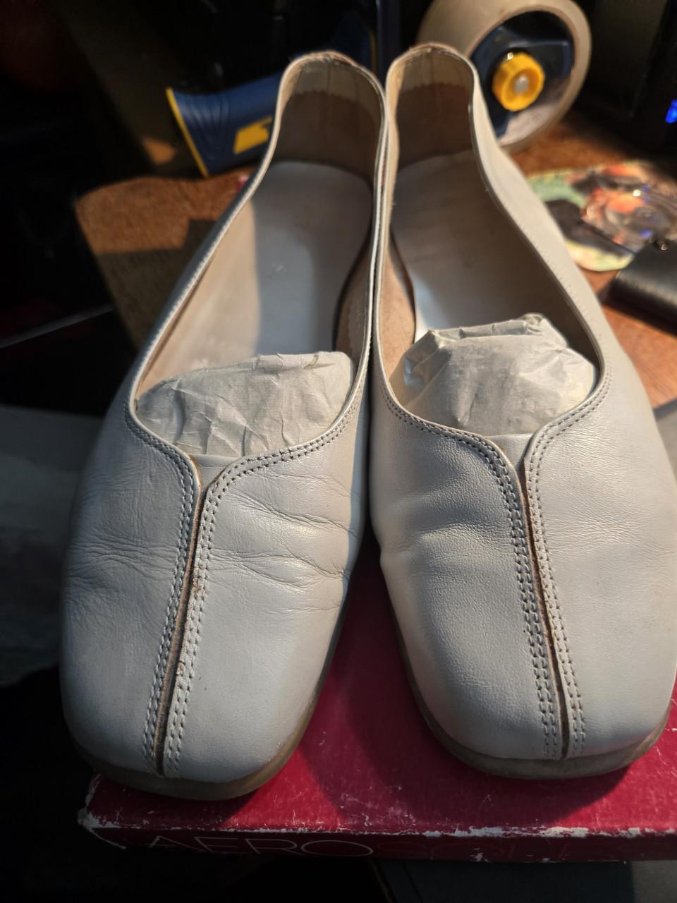 Crème- of off-white leren loafers Maat 39 (US 8.5) Aerosoles