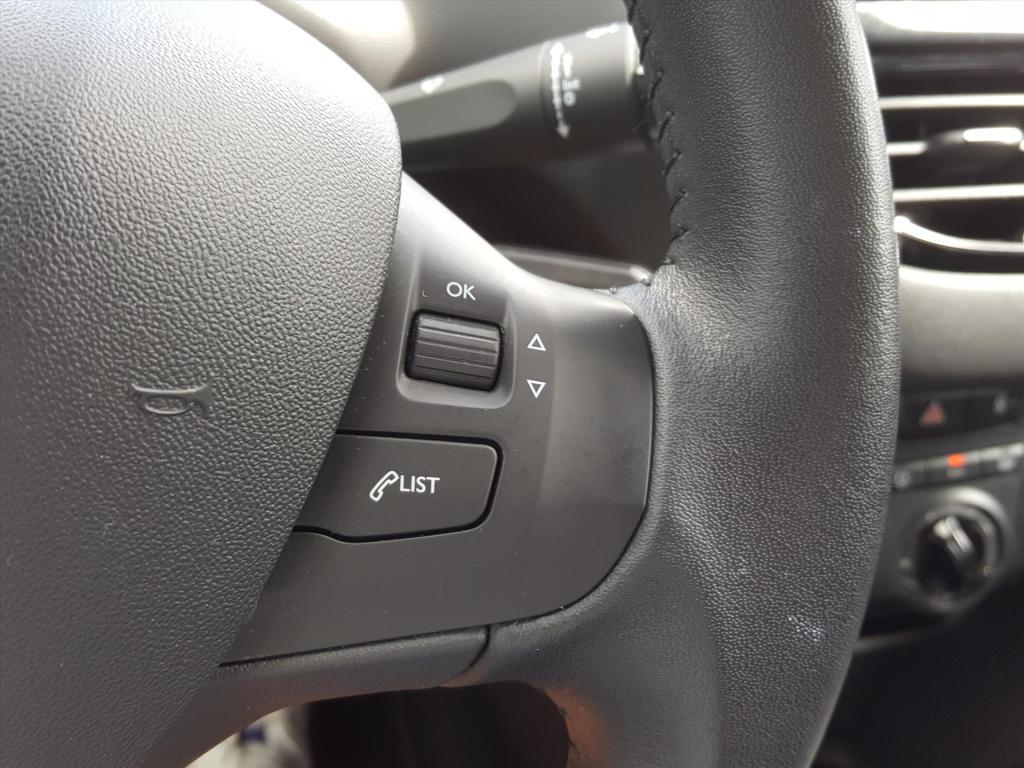 Peugeot 208 1.2 vti 82pk 5d style navigatie | airco | cruise control | blue