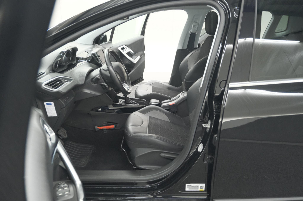 Peugeot 2008 puretech 110 allure | panoramadak | navigatie | camera | parke