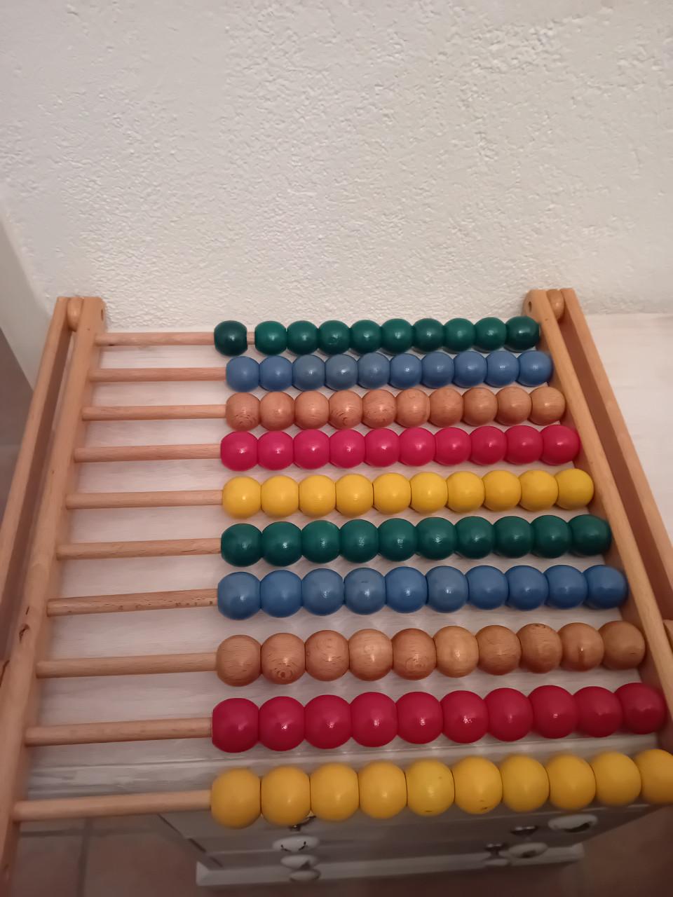 Vrolijk houten telraam