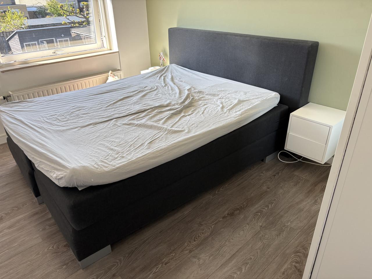Boxspring bed / Zwarte Stof / 1.60 - 2.00