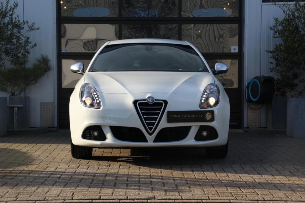 Alfa Romeo Giulietta 1.4 turbo super- sportiva - leer/alcantara - stoelverw