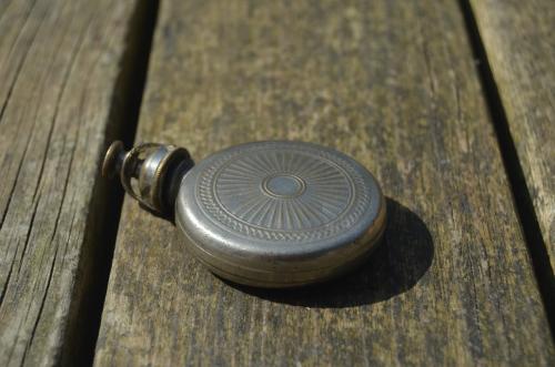 Kleine talkpoeder verstuiver (voor handschoenen??)