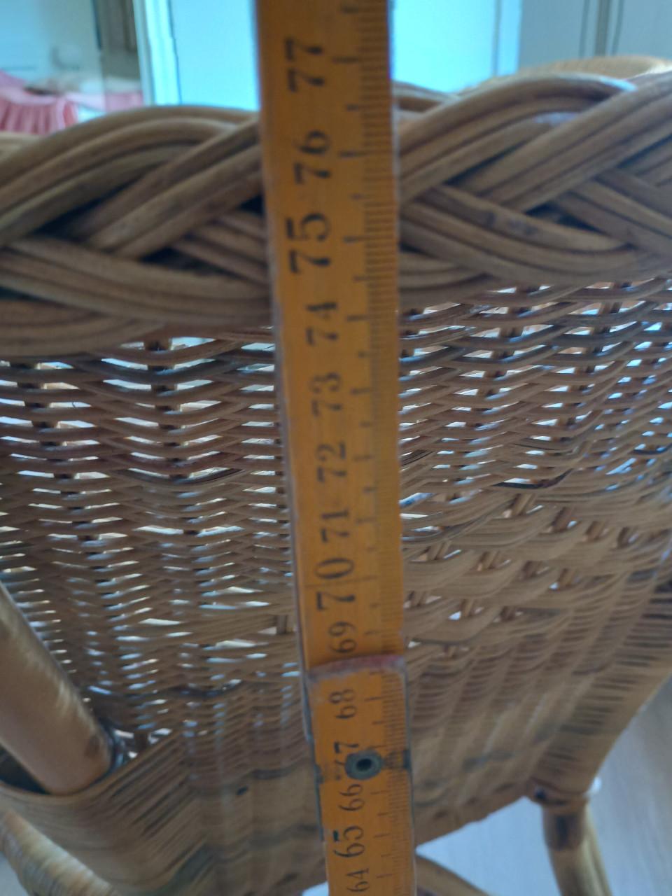Te koop: set van 2 stoeltjes met tafel
