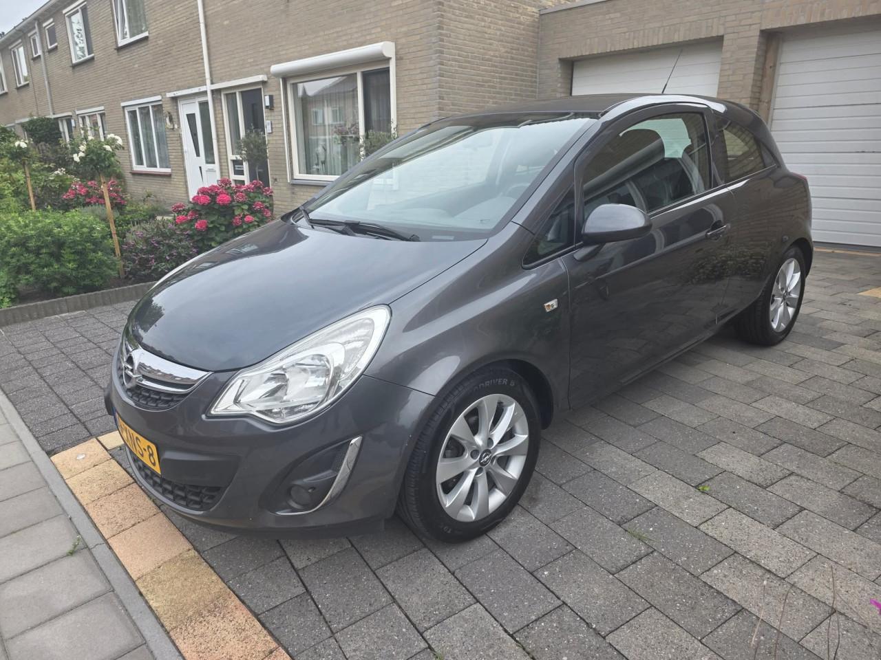 Tekoop zeer mooie Opel Corsa 1.2 16V Bj 2012