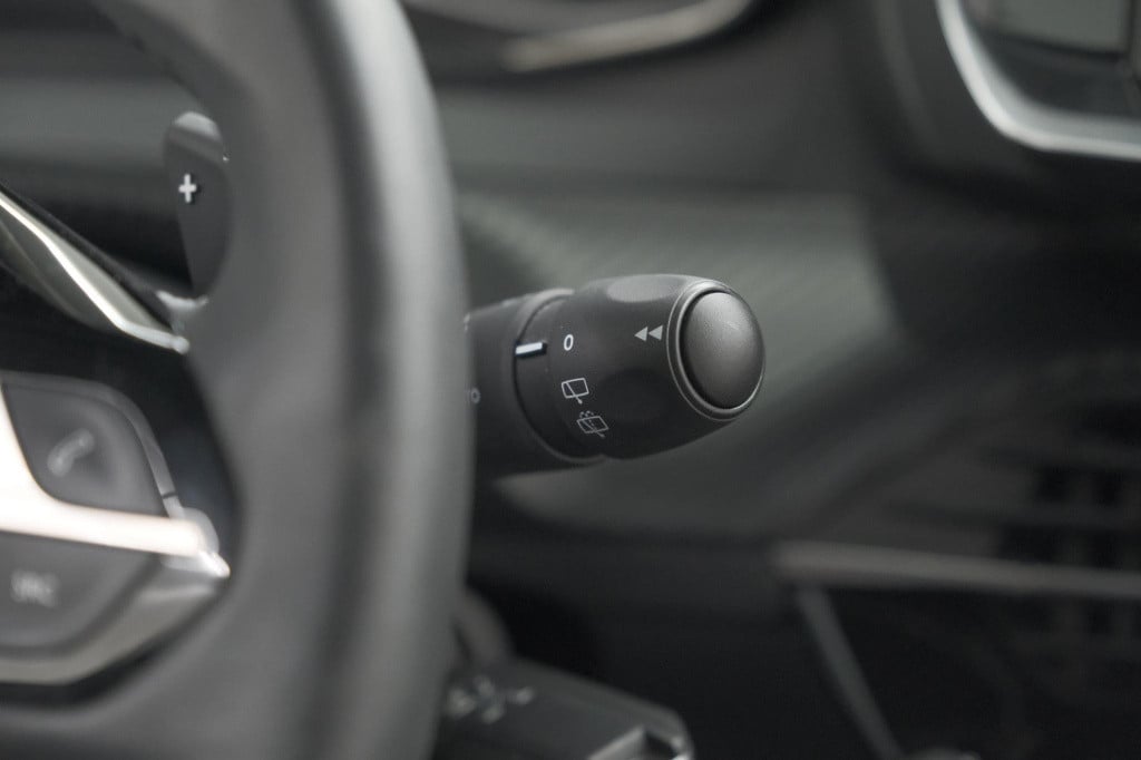 Peugeot 2008 puretech 130 eat8 active | parkeersensoren | navigatie | apple