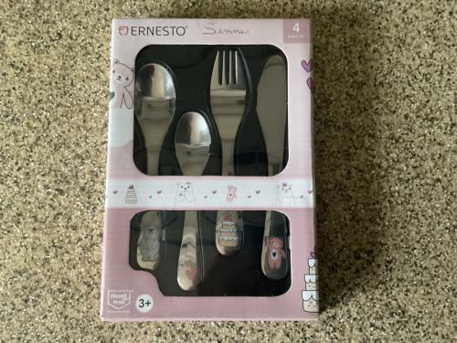 Roestvrijstalen kinderbestekje. Ernesto. Senne.   3+.  In originele doos.