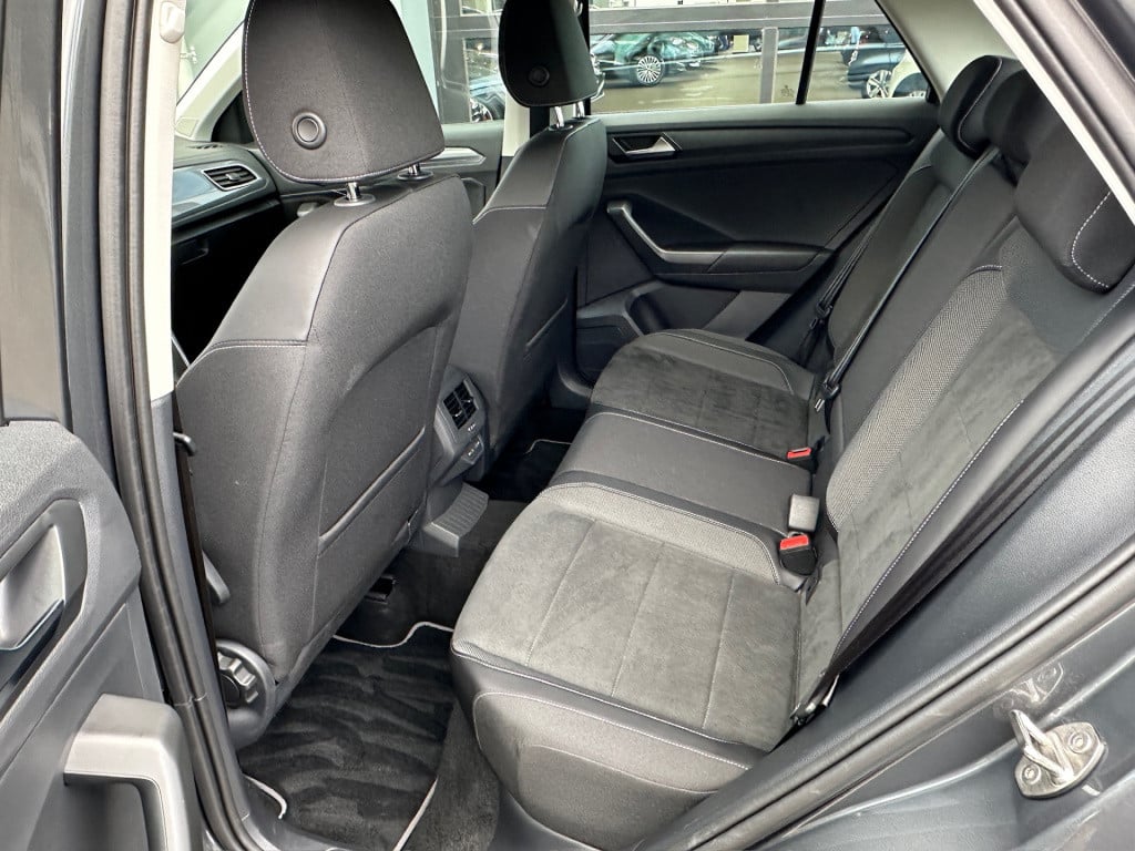 Volkswagen T-roc 1.5 tsi 150pk dsg style carplay | camera | keyless | elek.