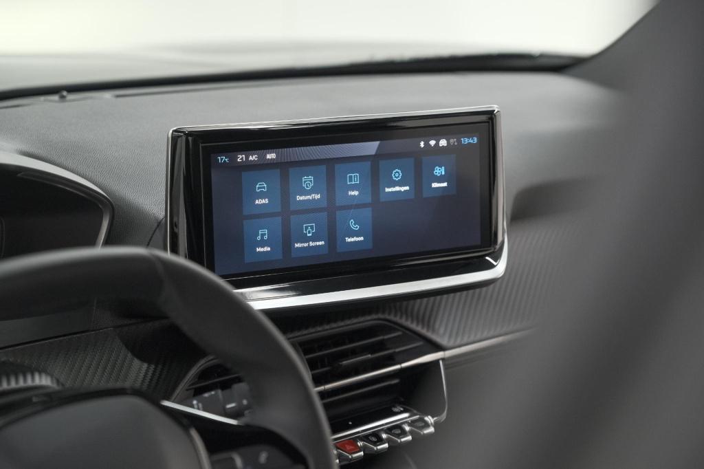 Peugeot 2008 puretech 100 allure | apple carplay | parkeersensoren | climat