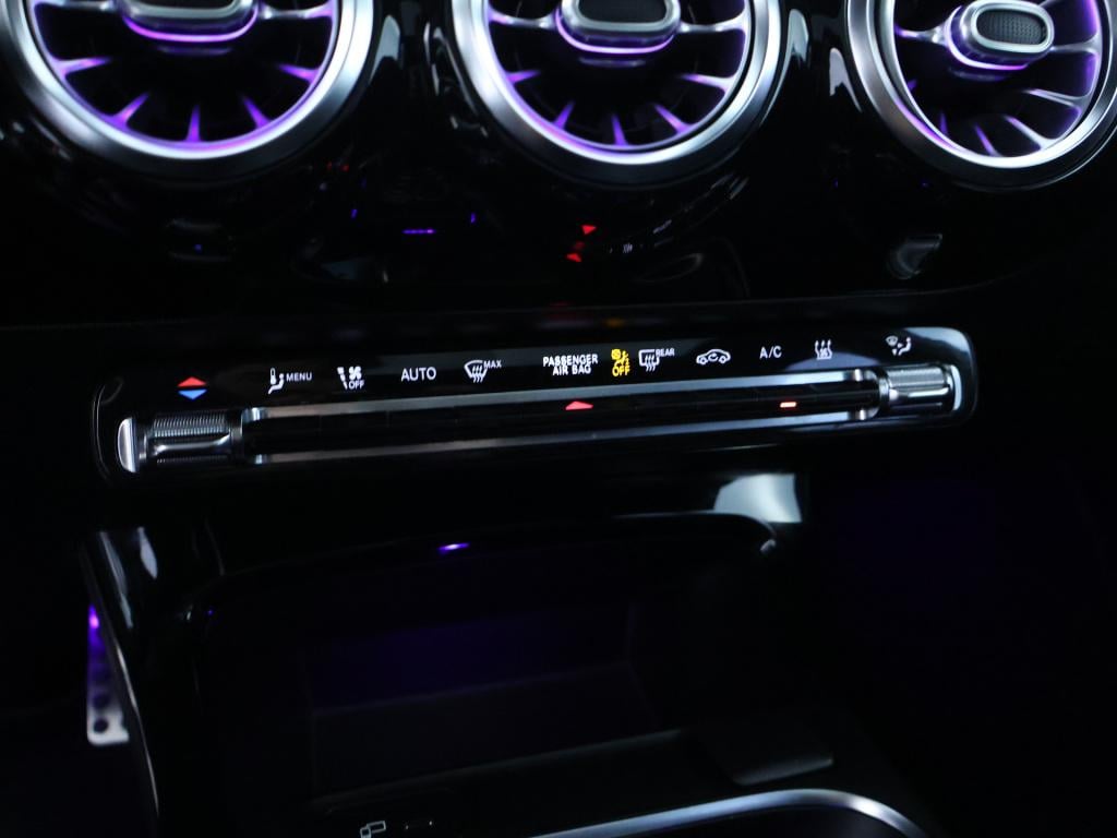 Mercedes-Benz A-Klasse 250 e premium plus | amg line | panoramadak | sfeerv