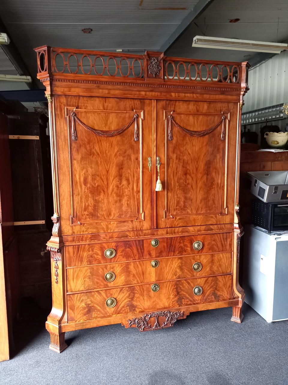 Nederlands Antiek kabinet ea