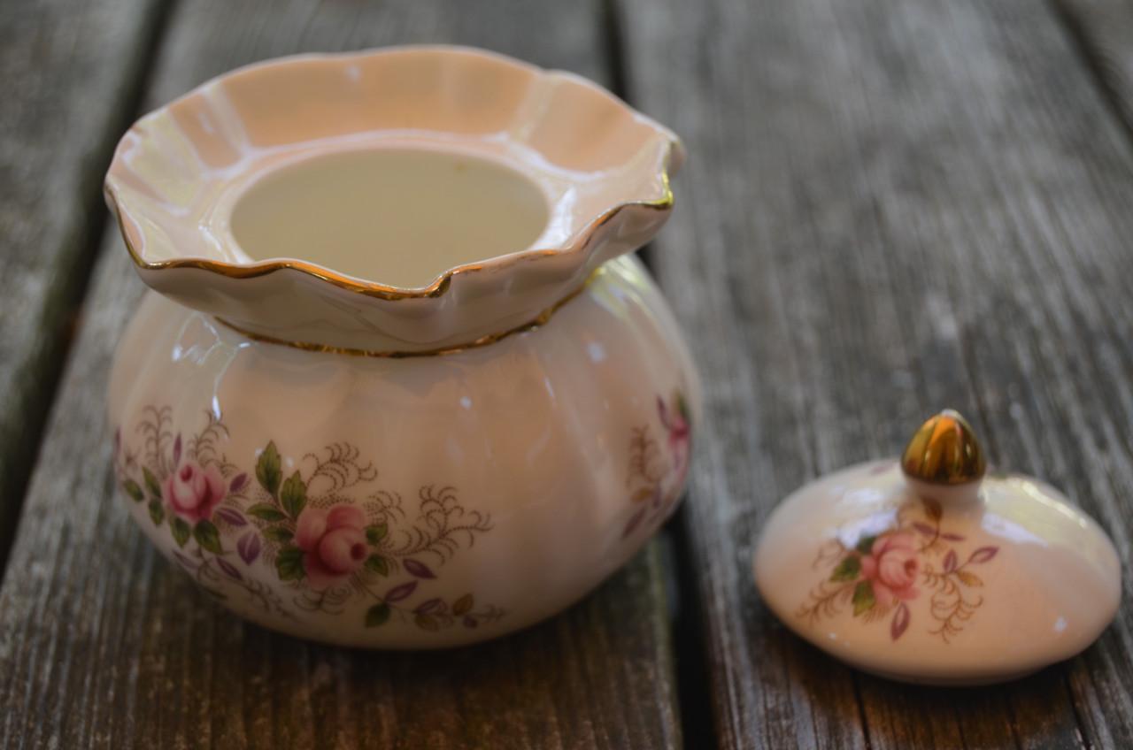 Royal Albert Bone China potje 1961