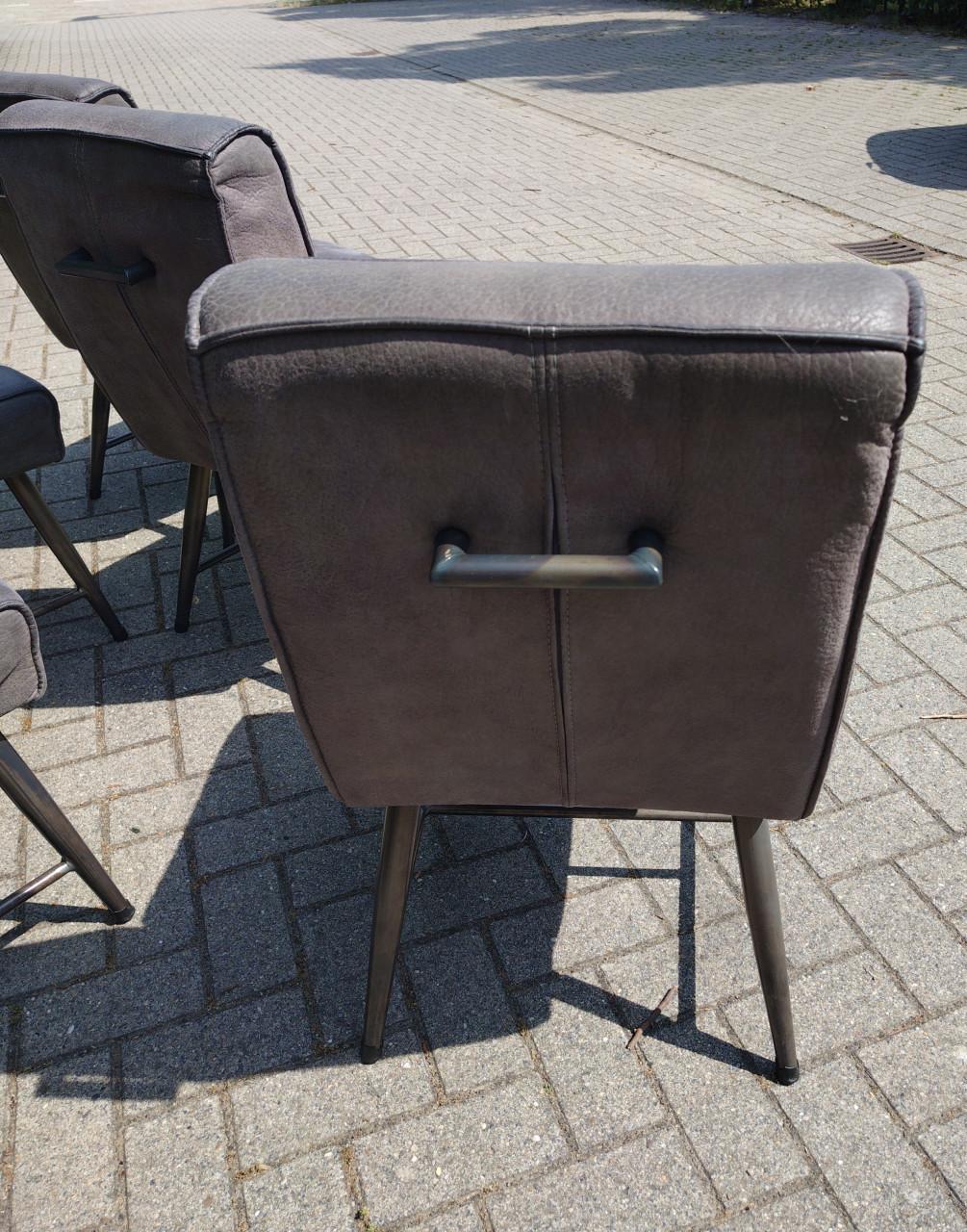 Zes eetkamerstoelen