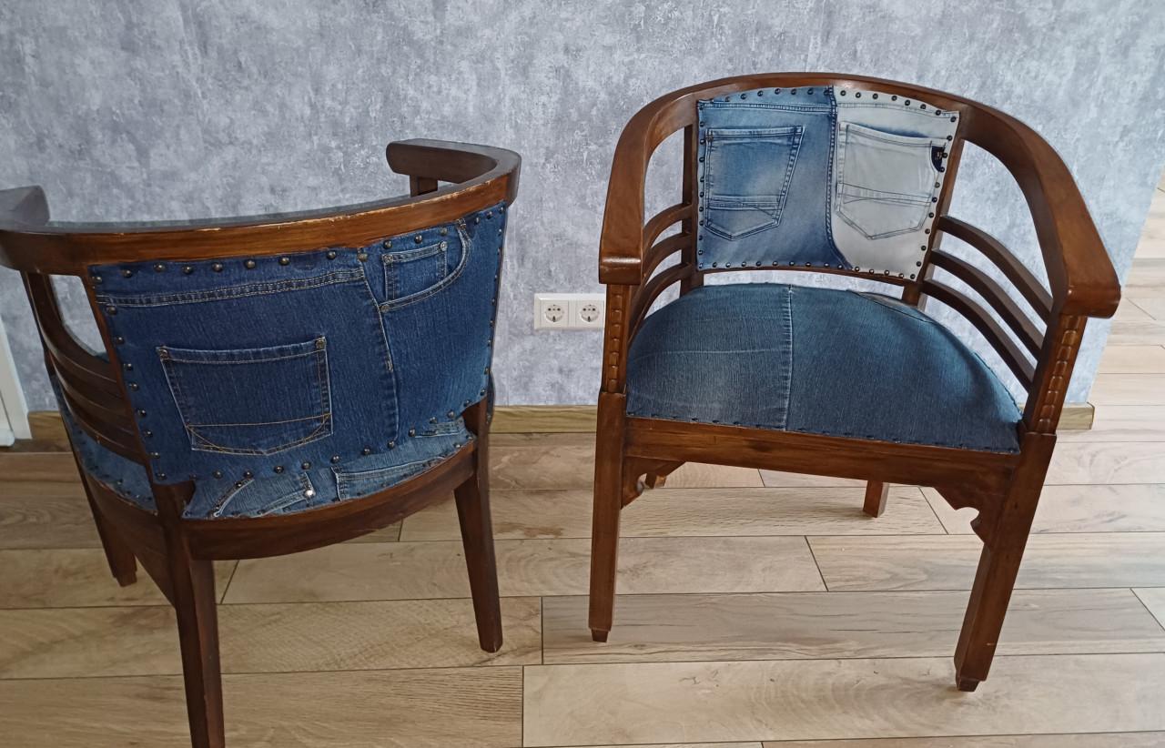 Stoelen in spijkerstof