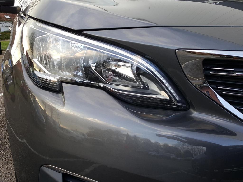 Peugeot 5008 blue l. executive 1.2pt-130pk (vol)automaat(eat8) 7-pers. | vo