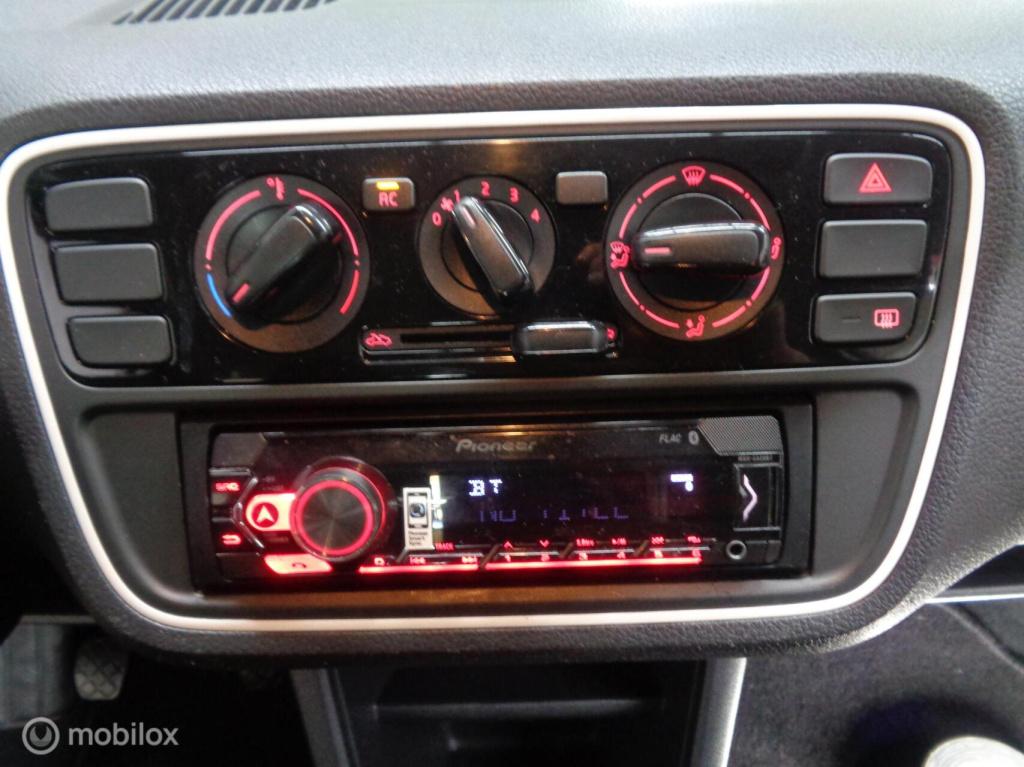 Volkswagen UP! 1.0 move up! airco/stuurbekr/bluetooth/carkit/nieuwe apk/nap