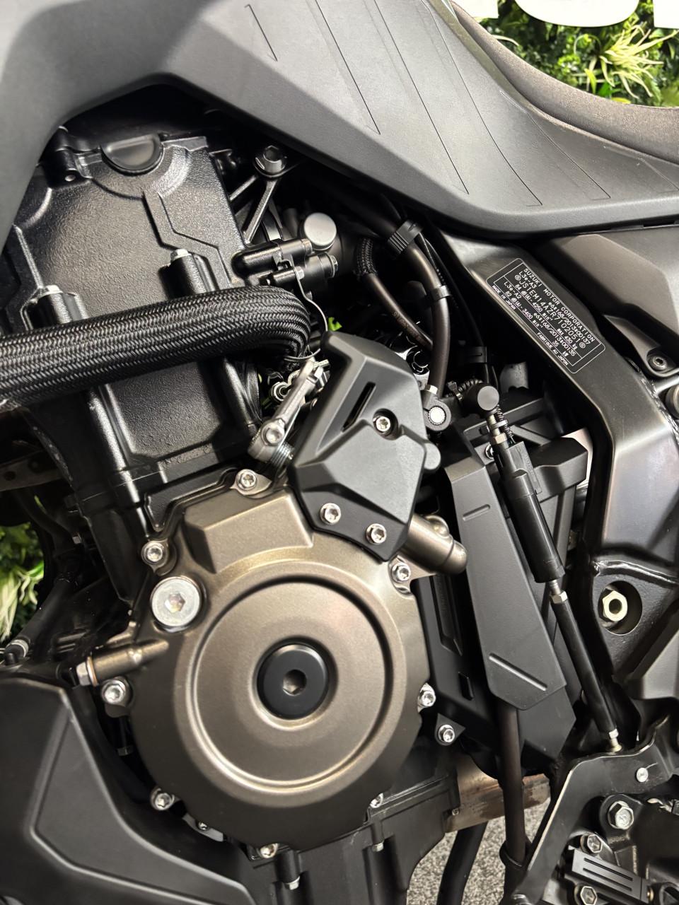 Suzuki V-STROM 800 - BJ 2024 - 3.874 km