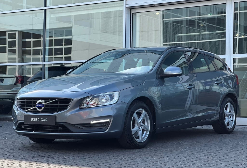 Volvo V60 t3 153pk dynamic ed| navi| climate| stoel.verw| pdc